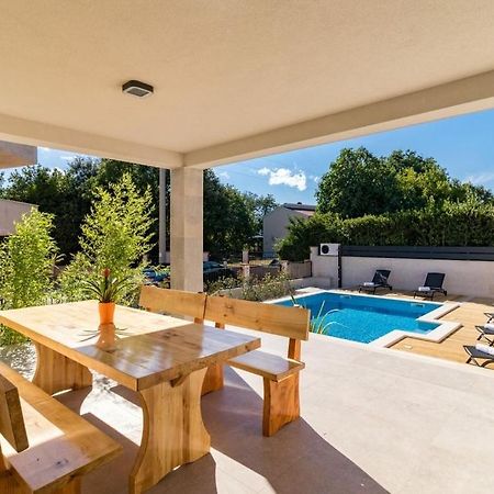 Villa Munat Ližnjan エクステリア 写真