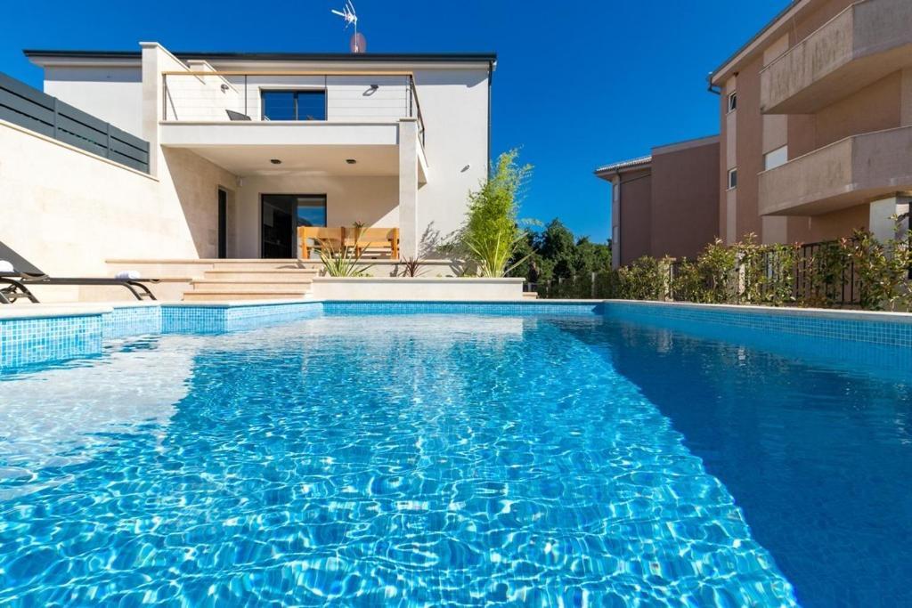 Villa Munat Ližnjan エクステリア 写真