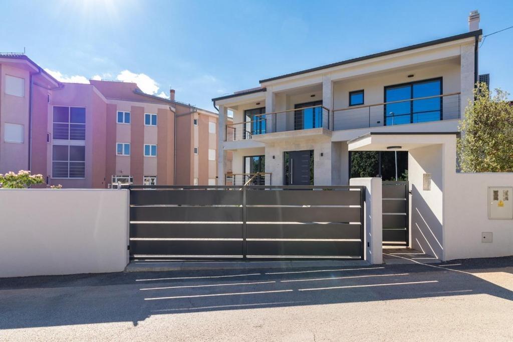 Villa Munat Ližnjan エクステリア 写真